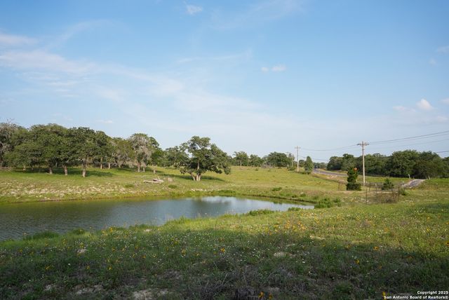 190 Turnaround, Seguin, TX 78155