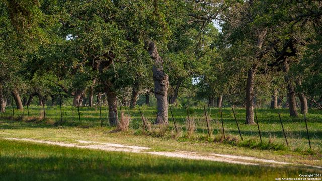 190 Turnaround, Seguin, TX 78155