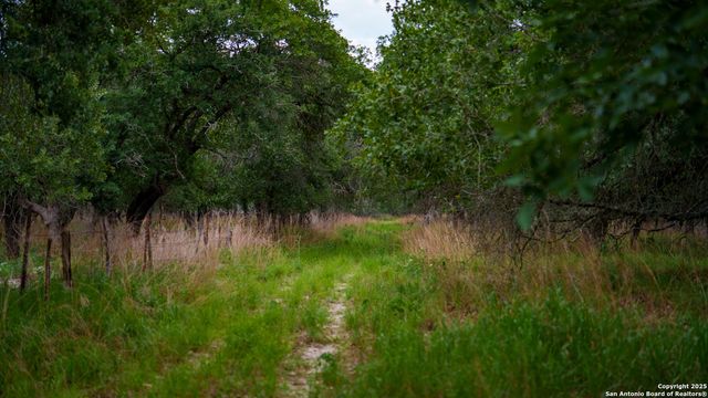 190 Turnaround, Seguin, TX 78155