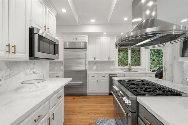 110 Avalon Rd, Newton, MA 02468