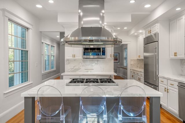110 Avalon Rd, Newton, MA 02468
