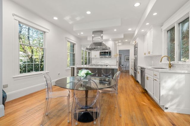 110 Avalon Rd, Newton, MA 02468