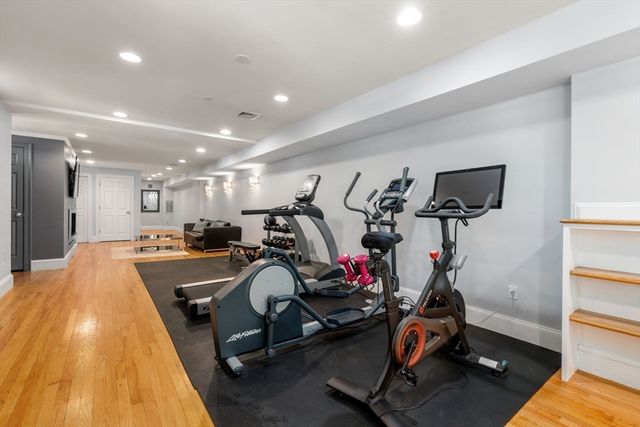 110 Avalon Rd, Newton, MA 02468