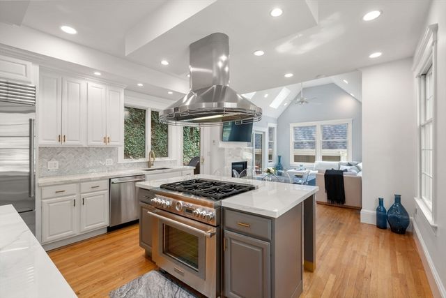 110 Avalon Rd, Newton, MA 02468