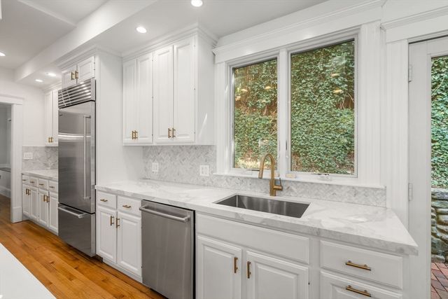 110 Avalon Rd, Newton, MA 02468