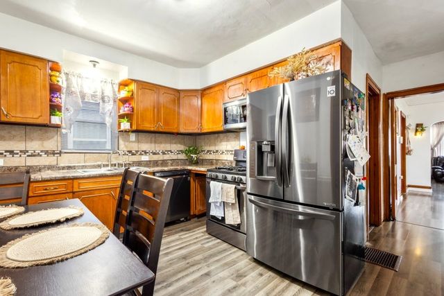 2420 S 61st Avenue, Cicero, IL 60804