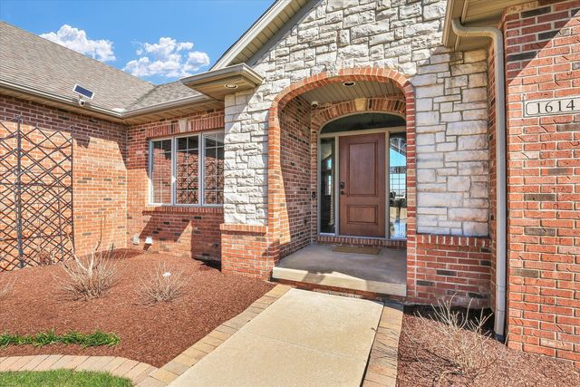 1614 English Oak Drive, Champaign, IL 61822