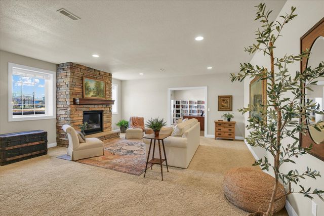 1614 English Oak Drive, Champaign, IL 61822