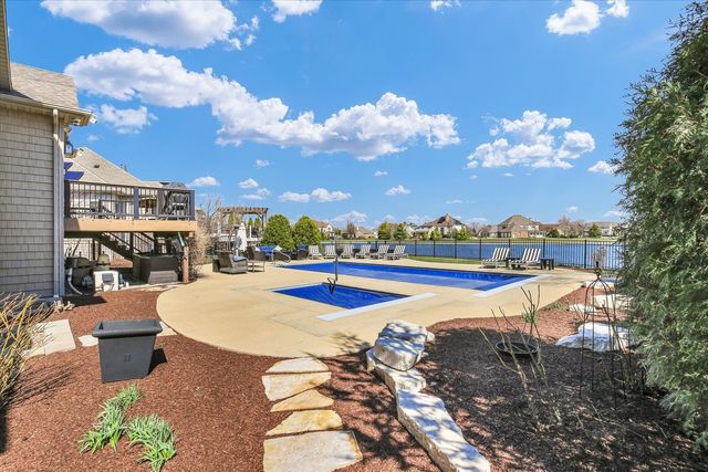 1614 English Oak Drive, Champaign, IL 61822