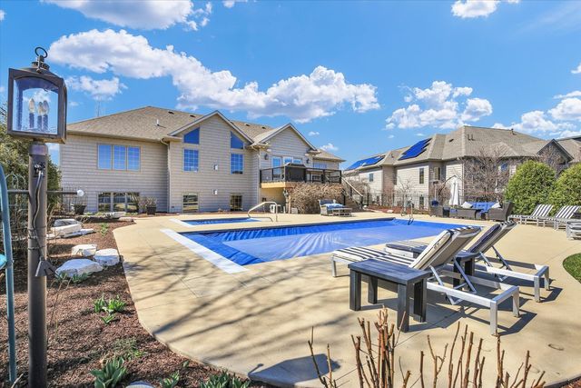 1614 English Oak Drive, Champaign, IL 61822