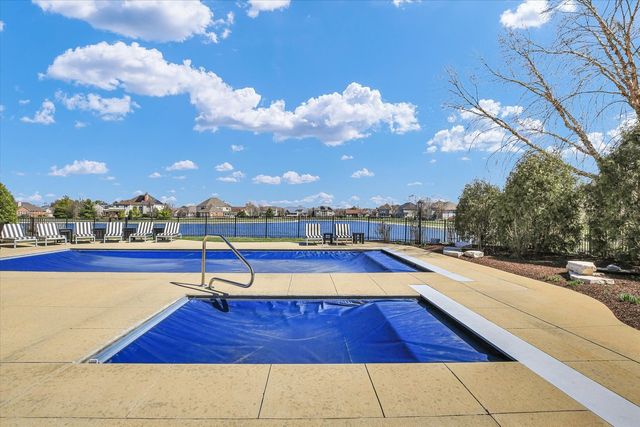 1614 English Oak Drive, Champaign, IL 61822