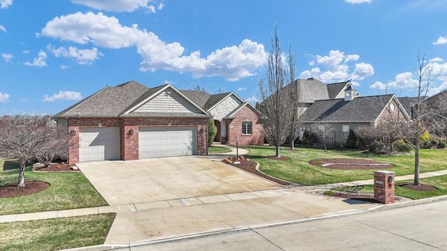 1614 English Oak Drive, Champaign, IL 61822