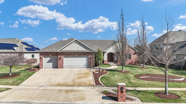 1614 English Oak Drive, Champaign, IL 61822