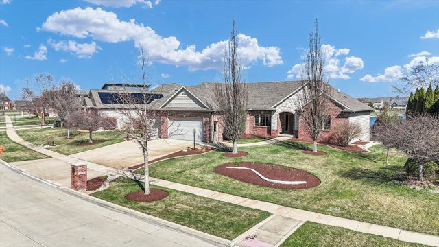 1614 English Oak Drive, Champaign, IL 61822