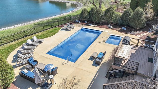 1614 English Oak Drive, Champaign, IL 61822