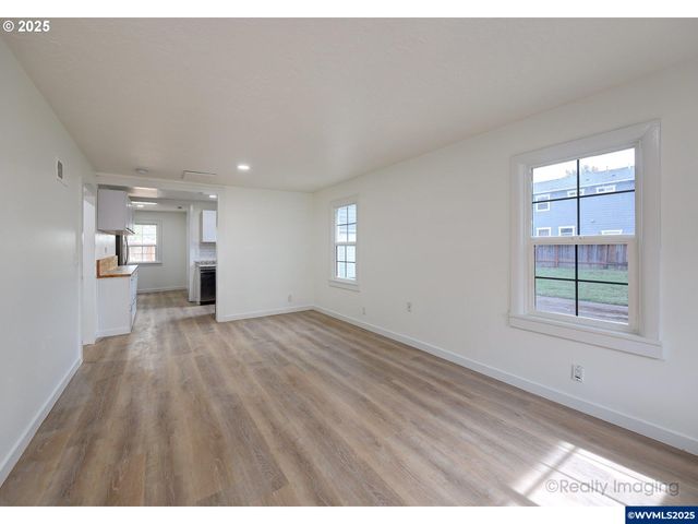 4335 Glenwood Dr SE, Salem, OR 97301