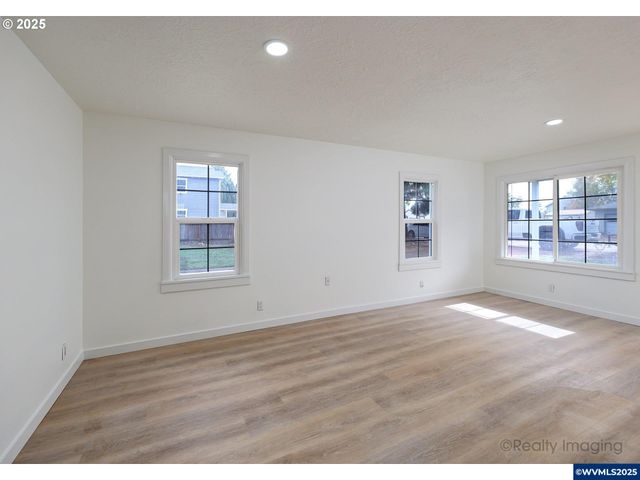 4335 Glenwood Dr SE, Salem, OR 97301