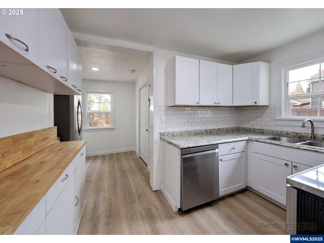 4335 Glenwood Dr SE, Salem, OR 97301