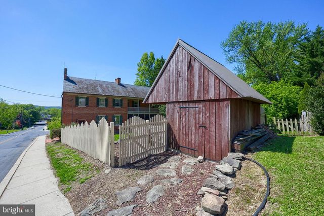 400 KINDERHOOK RD, Columbia, PA 17512