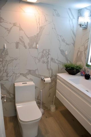 3725 S Ocean Dr 423, Hollywood, FL 33019