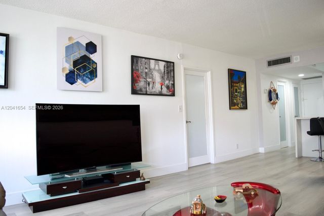 3725 S Ocean Dr 423, Hollywood, FL 33019