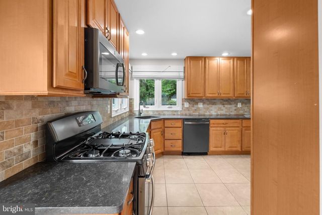 9597 BURNT OAK DR, Fairfax Station, VA 22039