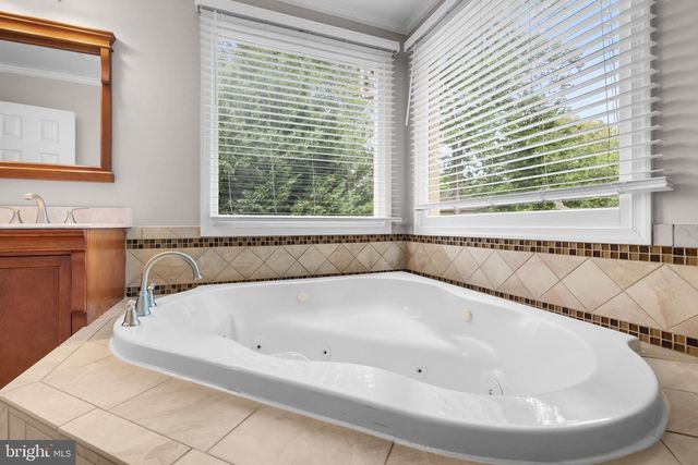 9597 BURNT OAK DR, Fairfax Station, VA 22039