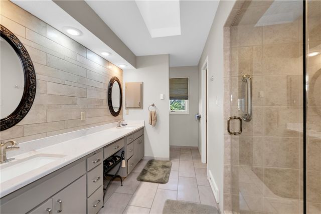 85 Sailboat Drive, Holiday Island, AR 72631