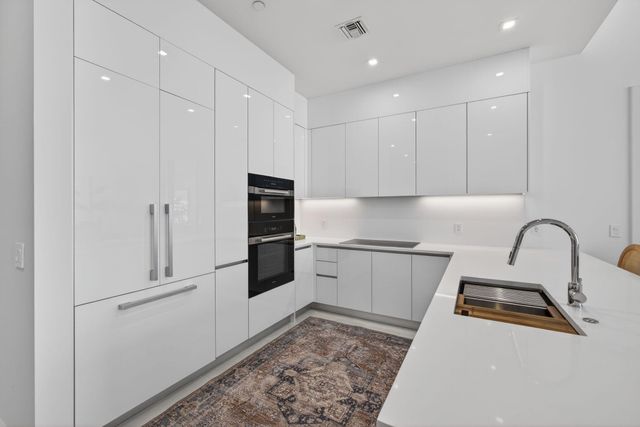 220 Lake Shore Drive 605, Lake Park, FL 33403