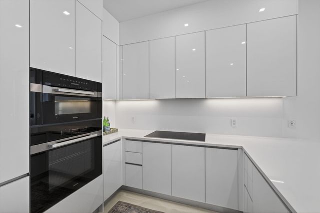 220 Lake Shore Drive 605, Lake Park, FL 33403