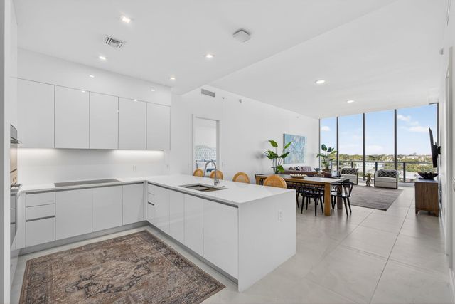 220 Lake Shore Drive 605, Lake Park, FL 33403