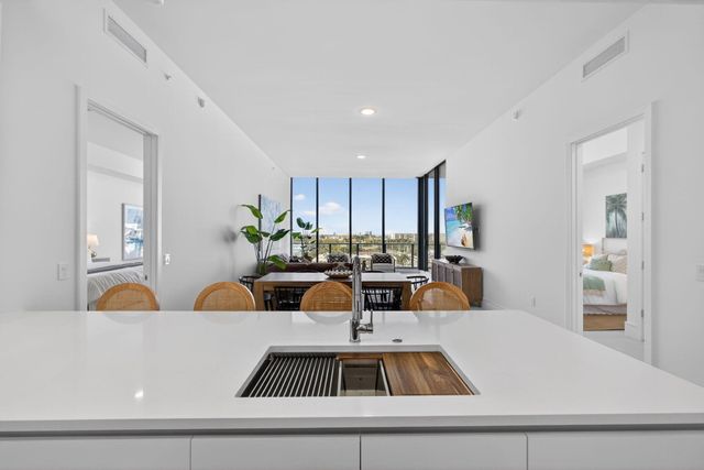 220 Lake Shore Drive 605, Lake Park, FL 33403