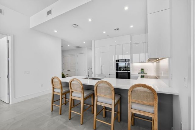 220 Lake Shore Drive 605, Lake Park, FL 33403