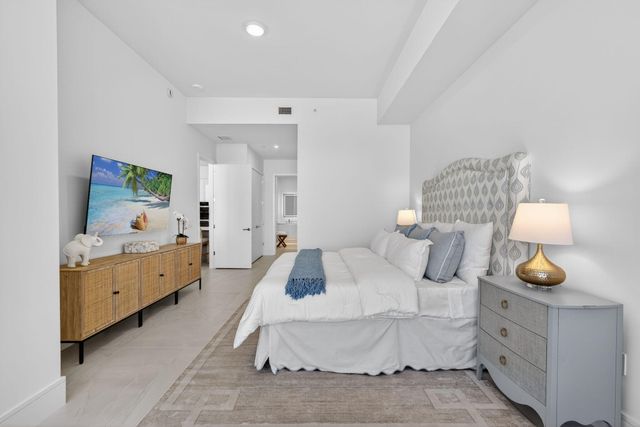 220 Lake Shore Drive 605, Lake Park, FL 33403