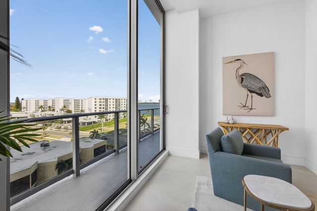 220 Lake Shore Drive 605, Lake Park, FL 33403