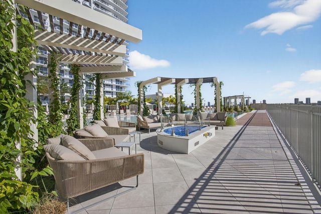 220 Lake Shore Drive 605, Lake Park, FL 33403