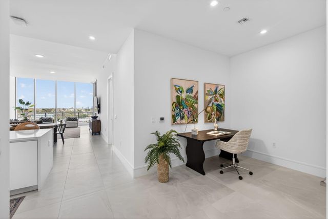 220 Lake Shore Drive 605, Lake Park, FL 33403