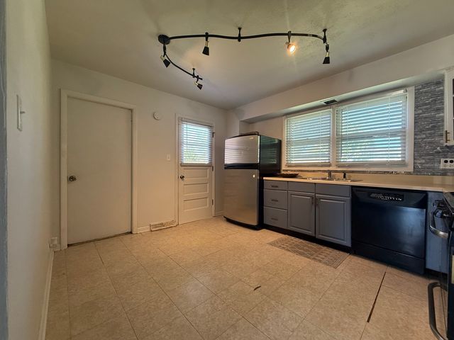 510 S Mount Prospect Road, Des Plaines, IL 60016