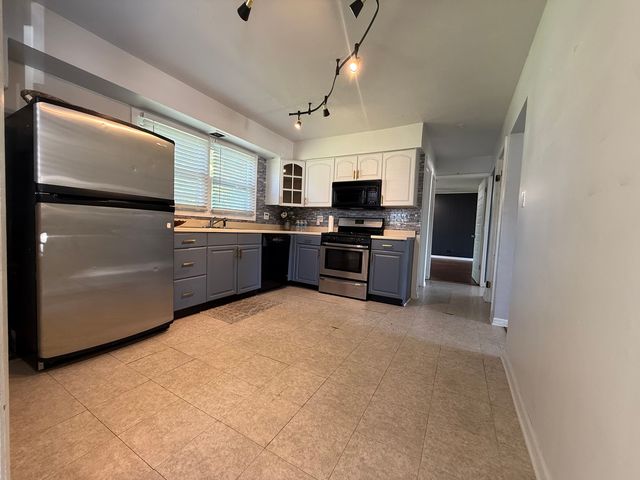510 S Mount Prospect Road, Des Plaines, IL 60016