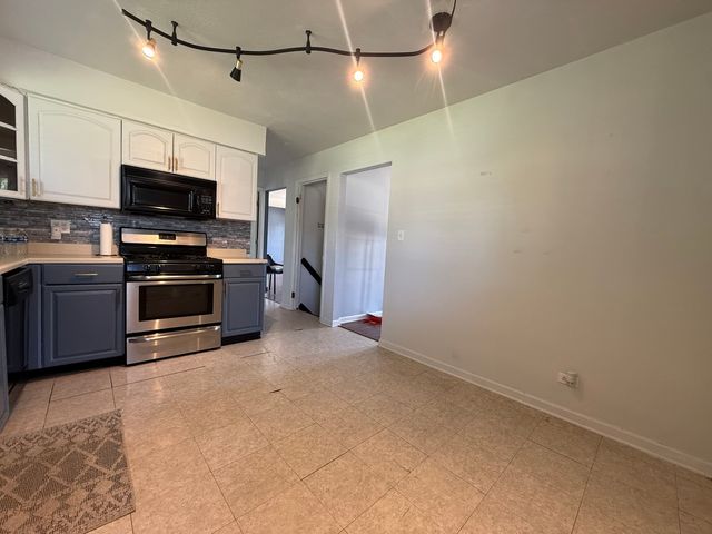 510 S Mount Prospect Road, Des Plaines, IL 60016