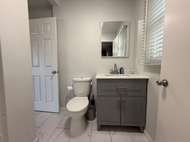 510 S Mount Prospect Road, Des Plaines, IL 60016