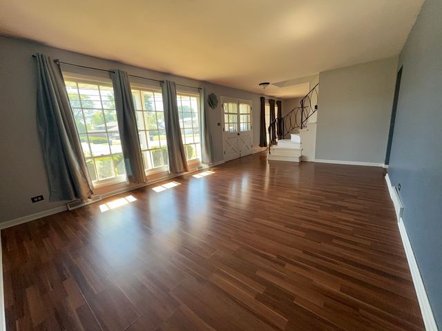 510 S Mount Prospect Road, Des Plaines, IL 60016