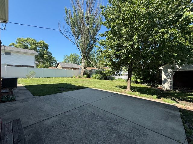 510 S Mount Prospect Road, Des Plaines, IL 60016
