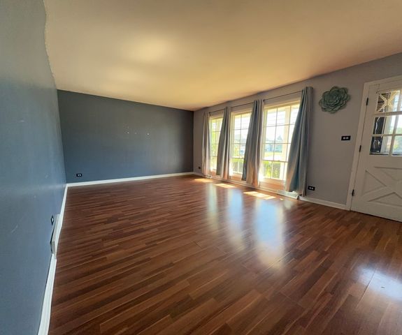 510 S Mount Prospect Road, Des Plaines, IL 60016