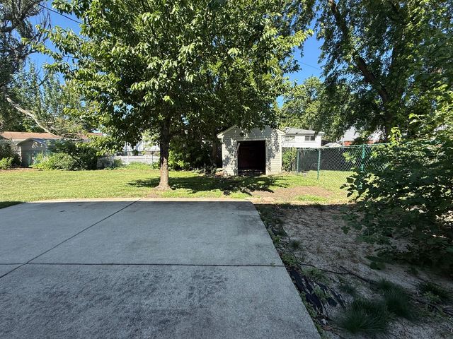 510 S Mount Prospect Road, Des Plaines, IL 60016