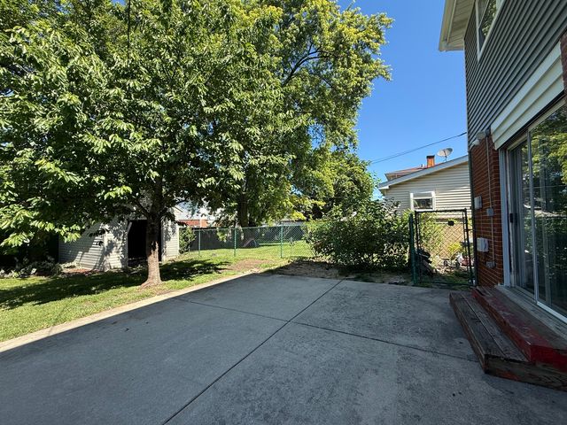 510 S Mount Prospect Road, Des Plaines, IL 60016