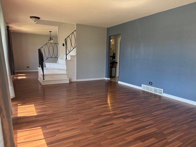 510 S Mount Prospect Road, Des Plaines, IL 60016
