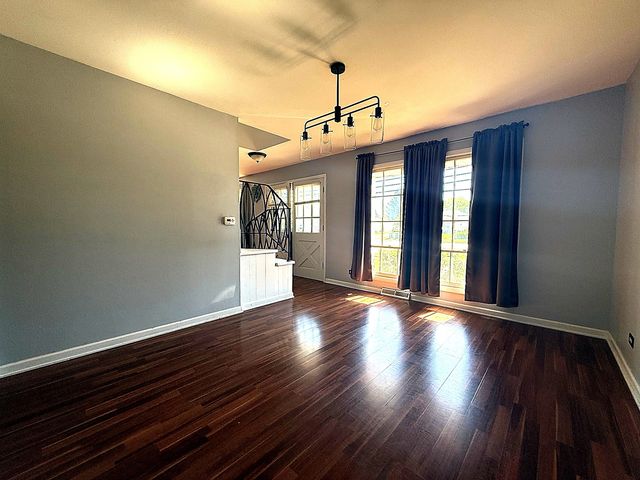 510 S Mount Prospect Road, Des Plaines, IL 60016