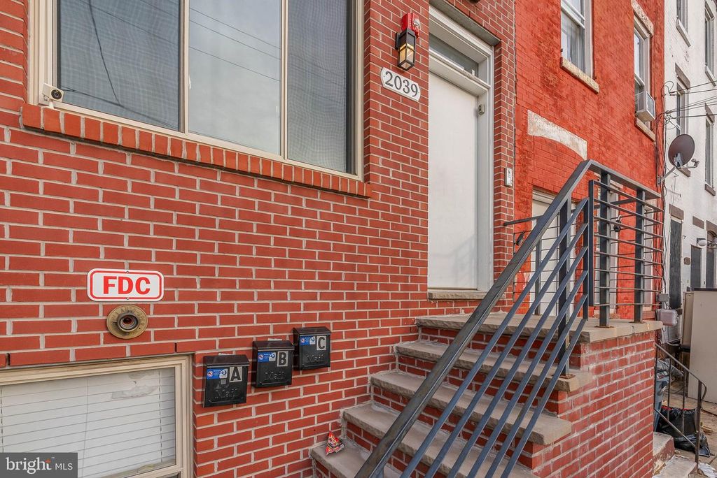 2039 N 8TH ST, Philadelphia, PA 19122 — photo 2