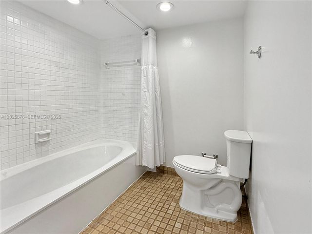 9735 NW 52nd St 209, Doral, FL 33178